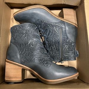 Sofft brand genuine leather booties, size US 8/39, NEW, denim blue